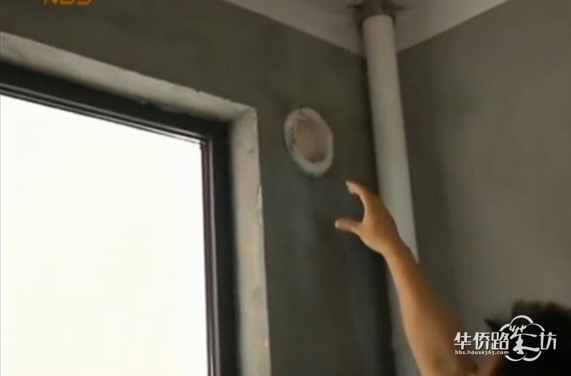 宜家验房报告     开放式厨房很小,并且排气孔处在窗台上沿之下,将来