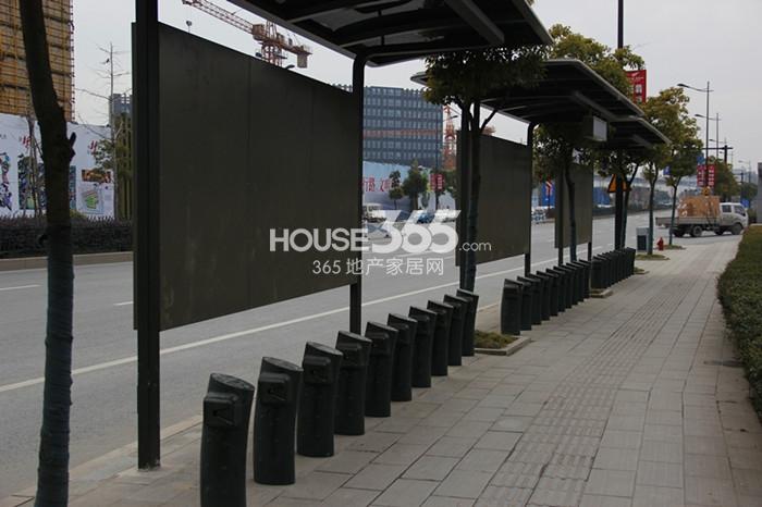 阳光城翡丽湾周边配套——杭锅集团前面的公共自行车租赁点