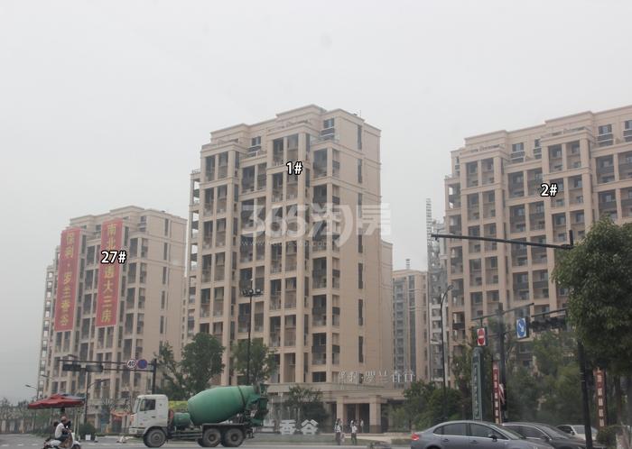 保利罗兰香谷1、2、27号楼施工实景图  2015年7月摄
