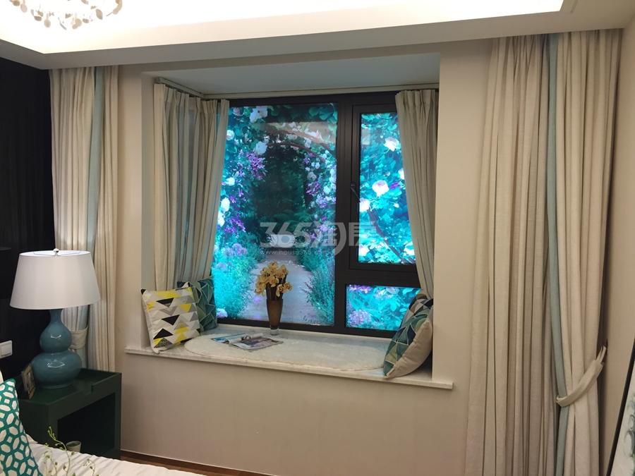 北辰奥园A1户型图90方样板房——主卧飘窗
