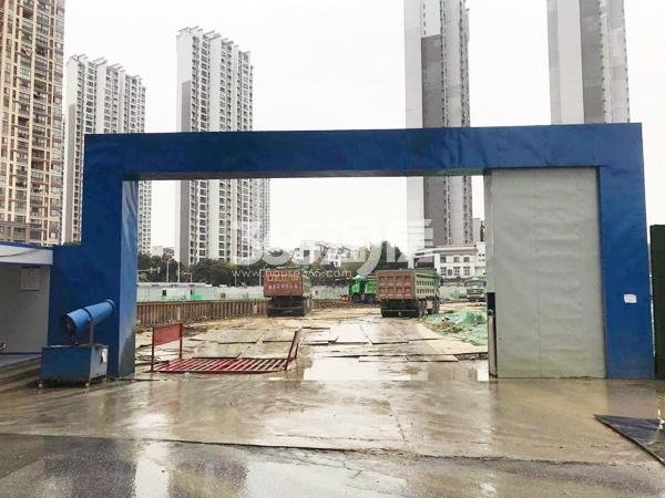 美好铂翠工地入口实景图（2020.12.30 摄）