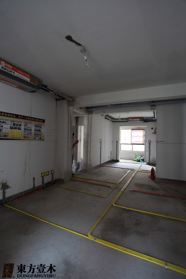 客厅强弱电布置